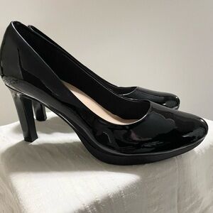 Clarks Collection Comfortable Glossy Black Pumps Dress Shoes Nearly New Size 7.5